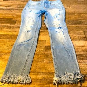Distressed Universal Threads Mid rise Skinny Sz 2R